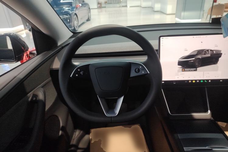 Used Tesla Model Y 2025 Rear-Wheel-Drive Version Steering Wheel