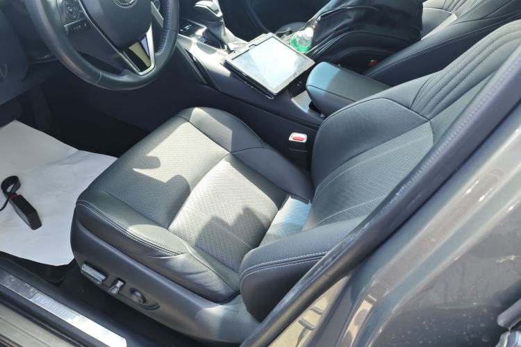 Used Toyota Harrier 2022 Dual-Engine 2.5L CVT Four-Wheel Drive Flagship Edition
