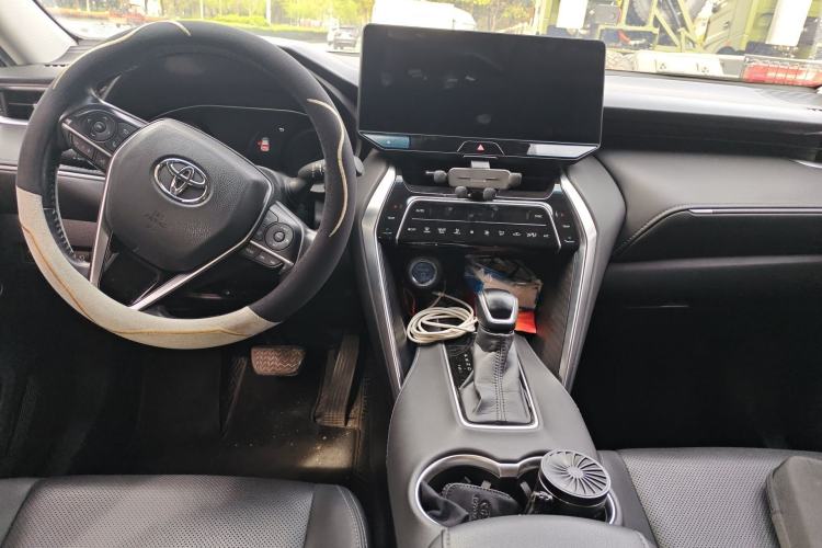 Used Toyota Harrier 2022 Dual-Engine 2.5L CVT Four-Wheel Drive Luxury Edition Center Console