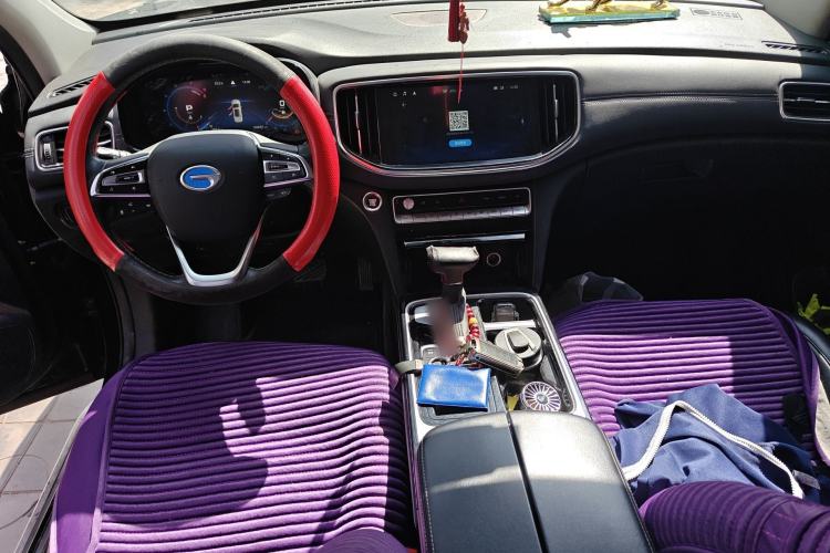 Used GAC Trumpchi GS8 2021 390T Two-Wheel Drive Luxury Smart Connect & Drive Edition (7 Seats) Center Console