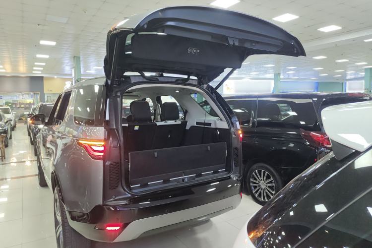 Used Land Rover Discovery 2021 360 PS R-Dynamic HSE Trunk