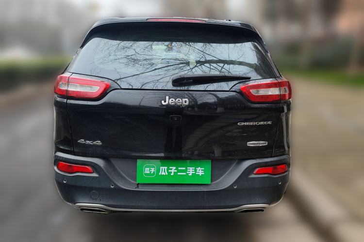 Used Jeep Cherokee 2016 2.4L Professional Smart Version
