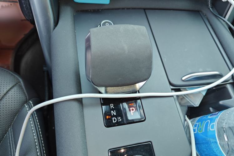 Used Land Rover Discovery 2023 360 PS R-Dynamic S Gear Lever