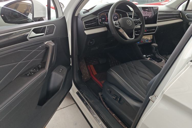 Used Volkswagen Tiguan L 2023 Revised Version 330TSI Automatic Two-Wheel Drive Smart Enjoyment Edition
