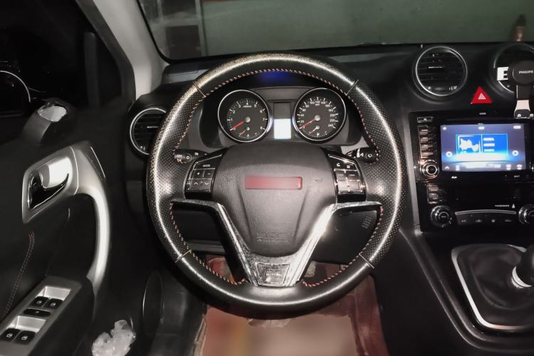 Used Haval H6 2015 Upgraded Model 1.5T Manual Two-Wheel Drive Elite Version