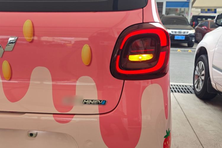 Used Wuling Hongguang MINIEV 2025 Four-Door Version Premium Edition Right Rear Taillight