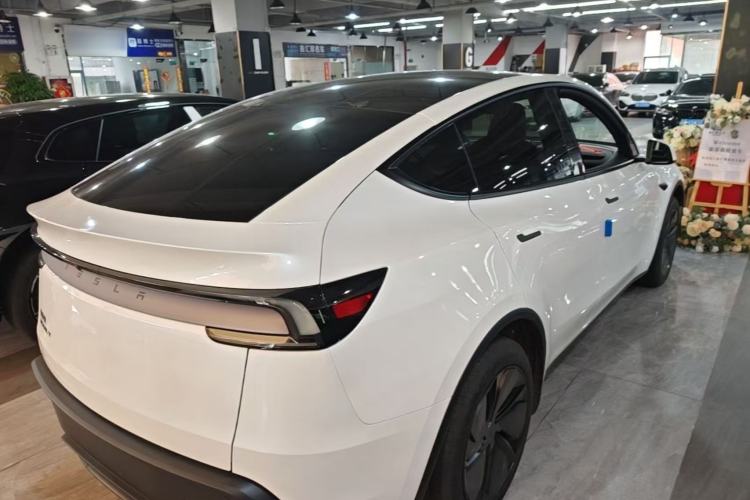 Used Tesla Model Y 2026 Rear-Drive Model
