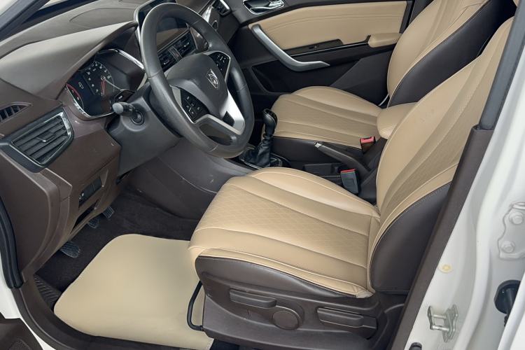 Used Baojun 310W 2017 1.5L Manual Fashion Model China V
