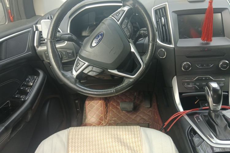 Used Ford Edge 2015 2.0T GTDi Two-Wheel-Drive High-Line Version
