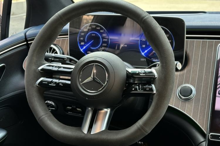 Used Mercedes-Benz EQE 2022 350 Luxury Edition Interior 8