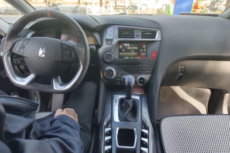 Used DS 5 2014 1.6T Luxury Edition THP160 Center Console