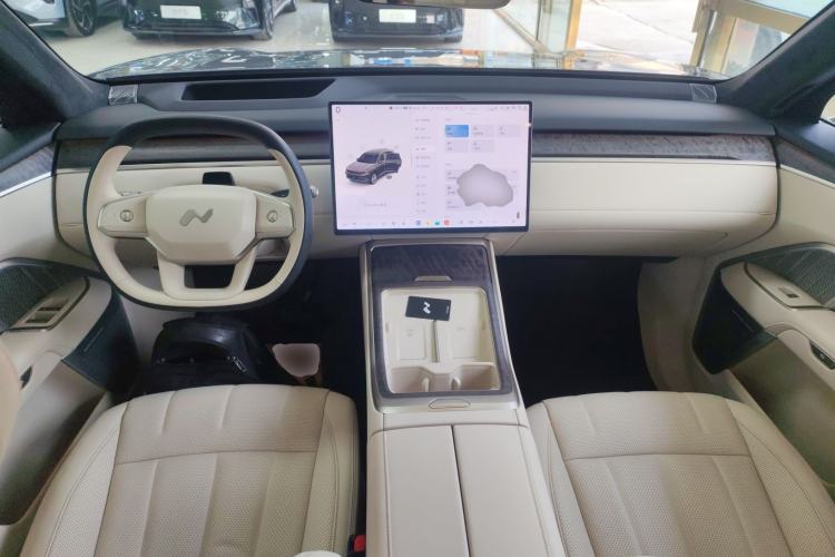 Used ONVO Luxeed L90 2025 Model—Ultra Six-Seater Version
