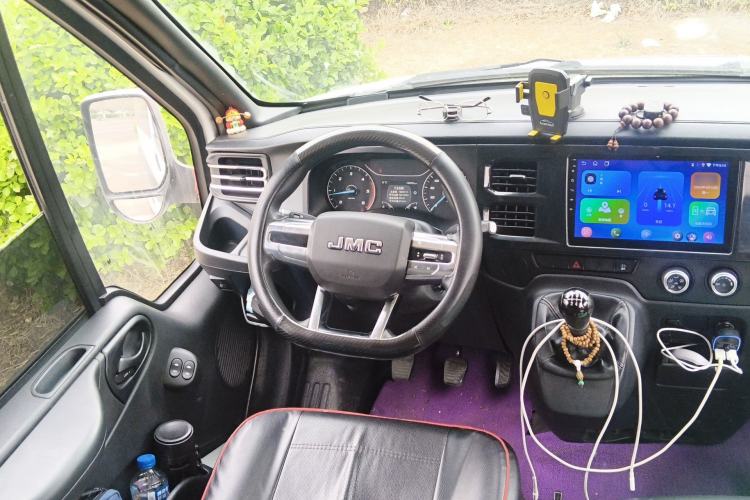 Used JMC Fushun 2023 2.0T Manual Diesel Long-Wheelbase High-Roof Business Van with Dual Rear Tires 6–9 Seats Steering Wheel