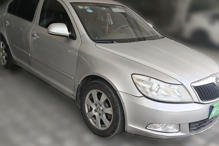 Used Skoda Octavia 2014 1.6L Automatic Yijie Edition Front Right 45 Deg