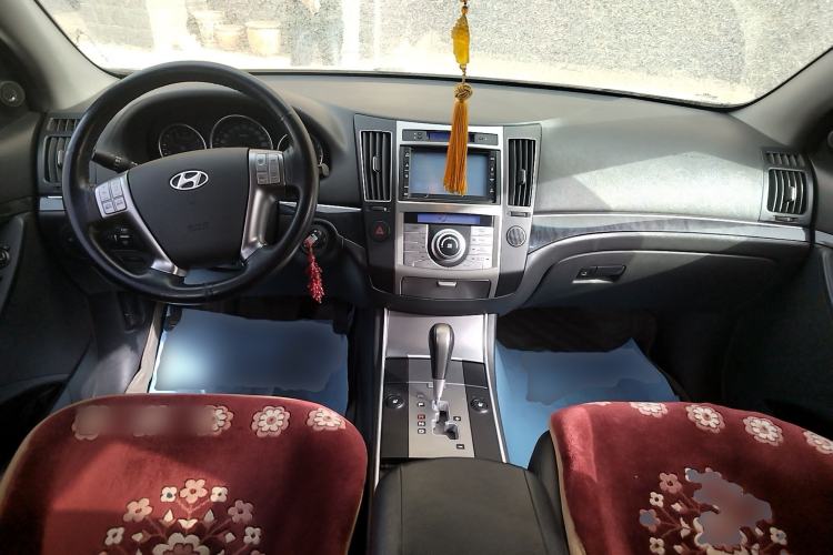 Used Hyundai Veracruz 2009 3.8L Comfort Edition Center Console