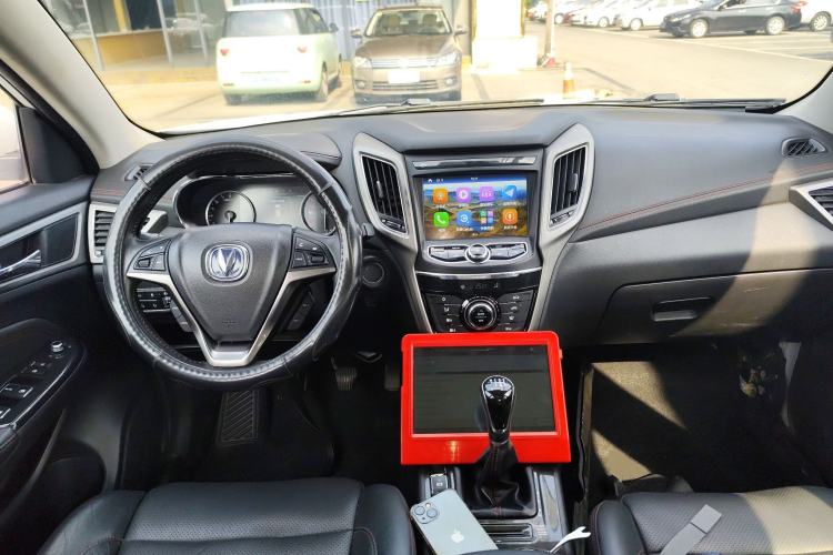 Used CHANGAN CS75 2017 Shangku Edition 1.5T Manual ZhiXiang Model Center Console