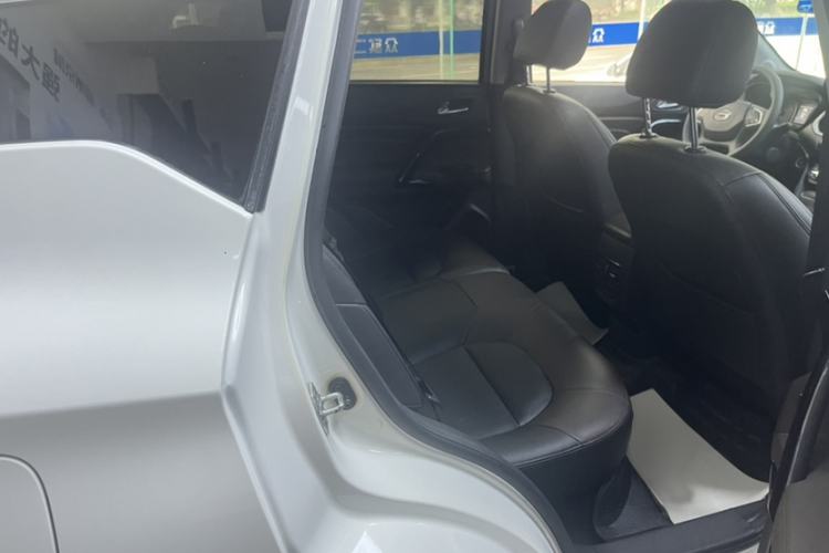 Used GAC Trumpchi GS4 2017 235T Automatic Two-Wheel Drive Elite Edition Interior 5