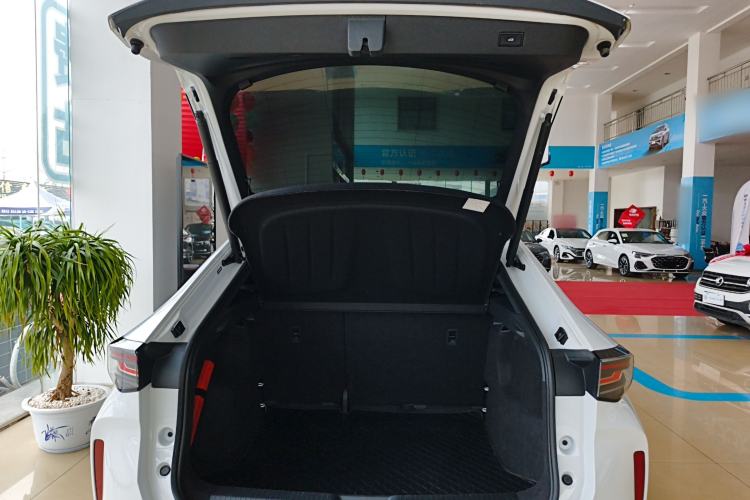 Used Volkswagen ID.UNYX 2024 Pro Long-Range Version Trunk