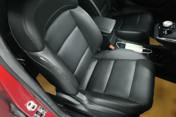 Used MG 4 EV 2022 520 km Luxury Edition Right Front Seat