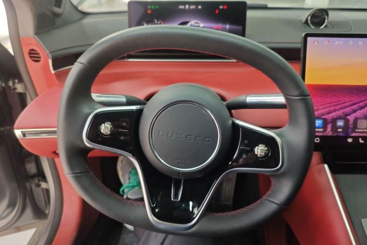 Used Hima Luxeed S7 2025 785 km Ultra