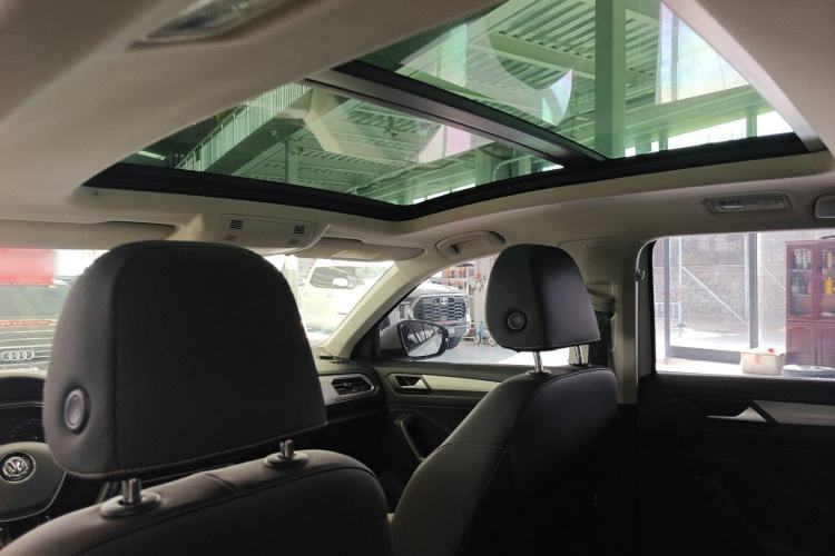 Used Volkswagen T-ROC 2018 230TSI DSG Two-Wheel Drive Advanced Version China V Standard Headliner