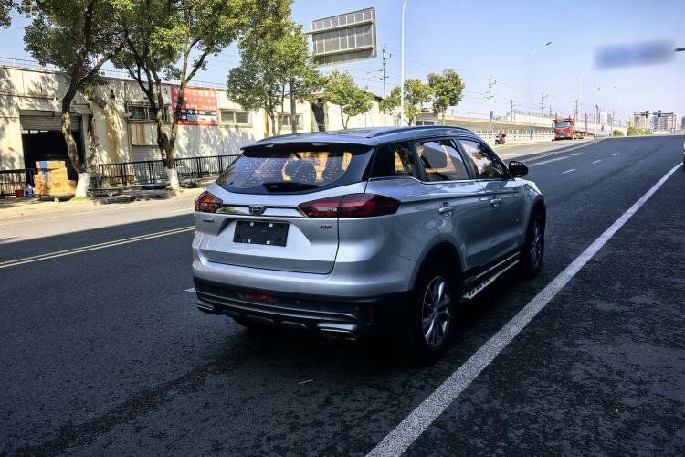 Used Geely Auto Emgrand X7 Sport 2018 1.8TD Automatic Two-Wheel Drive Zhiya Model Exterior 6