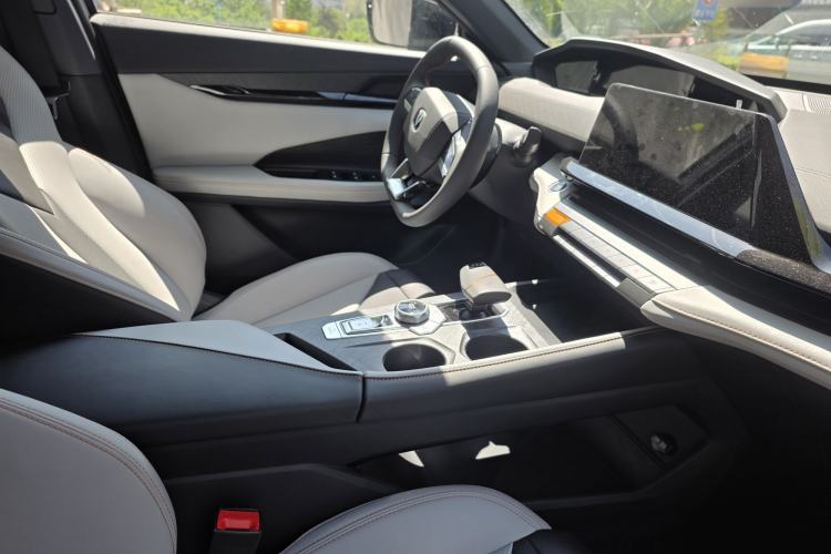 Used CHANGAN UNI-V iDD 2024 Blue Whale Smart Electric iDD 136km ZhiKu Model
