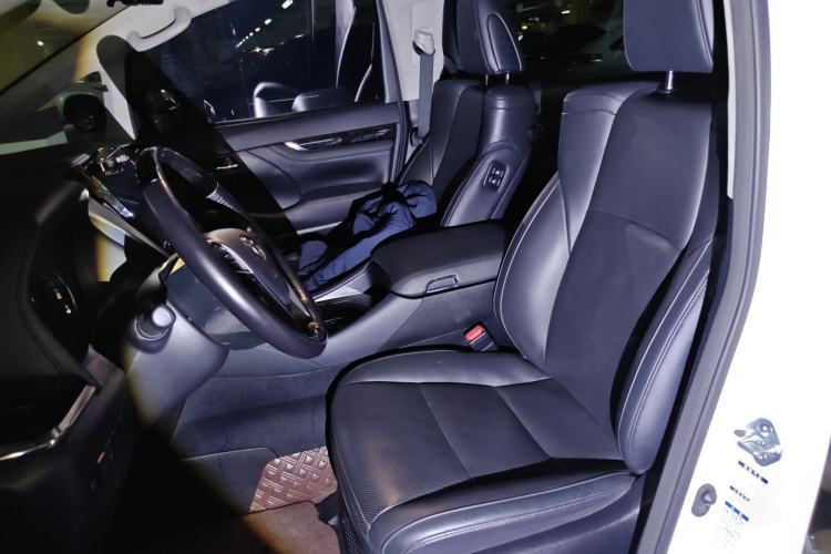 Used Toyota Vellfire 2021 Crown Dual-Engine 2.5L HV Luxury Edition
