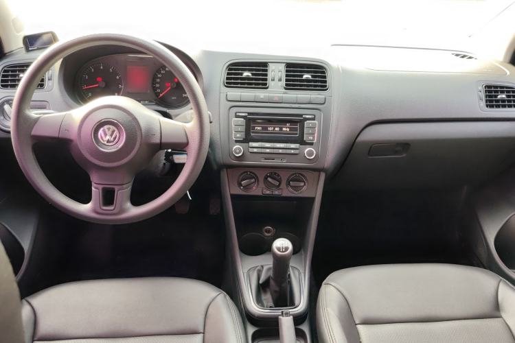 Used Volkswagen Polo 2013 1.4L Manual Fashion Edition Center Console