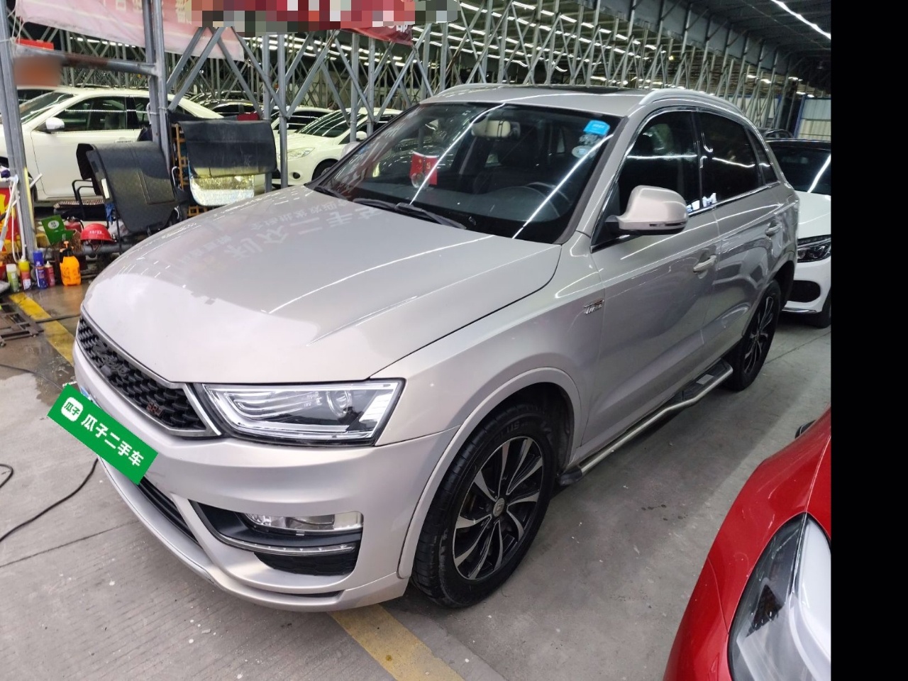 Под передней частью автомобиля