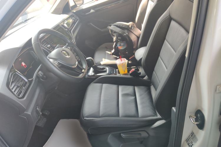 Used Volkswagen T-ROC 2021 280TSI DSG Two-Wheel Drive Comfort Connect Edition Left Front Seat