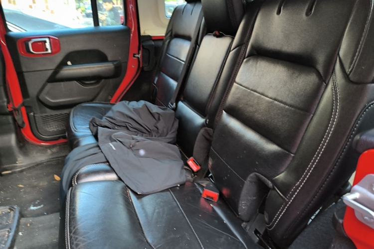 Used Jeep Wrangler 2019 2.0T Sahara Four-Door Version China VI Emission Standard
