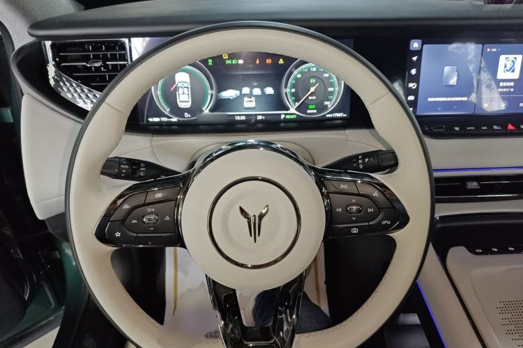 Used VOYAH FREE 2025 318 318 km Rear-Drive Touring Edition Steering Wheel