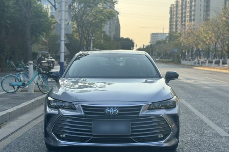 Used Toyota Avalon 2019 Dual-Engine 2.5L XLE Prestige Version China VI Standard