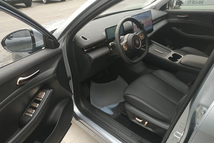 Used Baojun Yunhai 2024 60km Plug-in Hybrid Version
