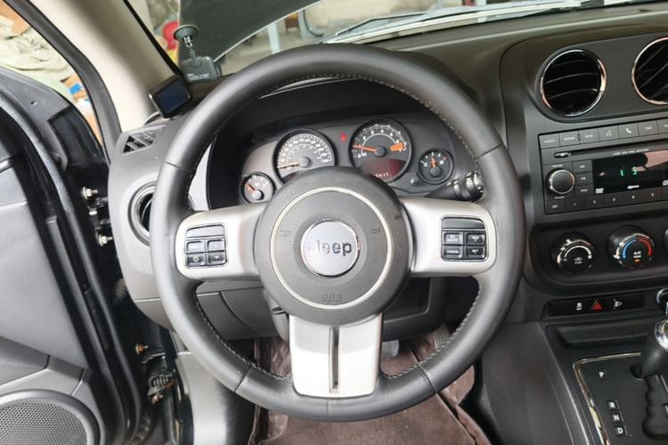 Used Jeep Compass 2014 2.0L two-wheel drive sport version