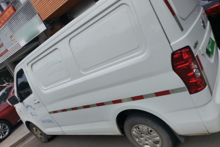 Used Chana Ruixing EM60 2022 All-Electric Van 4498 mm Long Flat Roof with Rear-Hinged Doors 2 Seats 70 kW 41.86 kWh