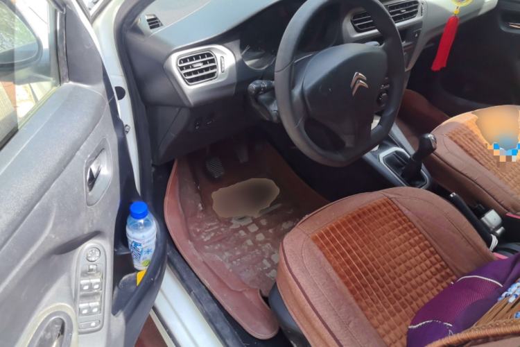 Used Citroen Elysee 2015 Zhishang Edition 1.6L Manual Fashion Model Driver Seat