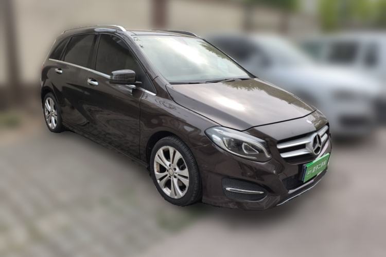 Used Mercedes-Benz B-Class 2015 B 200 Fashion Model Front Right 45 Deg