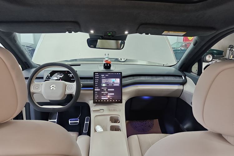 Used Nio ES8 2023 75 kWh Executive Edition Center Console