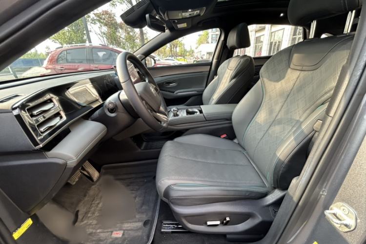 Used BYD Qin L 2024 DM-i 120KM Excellence Model
