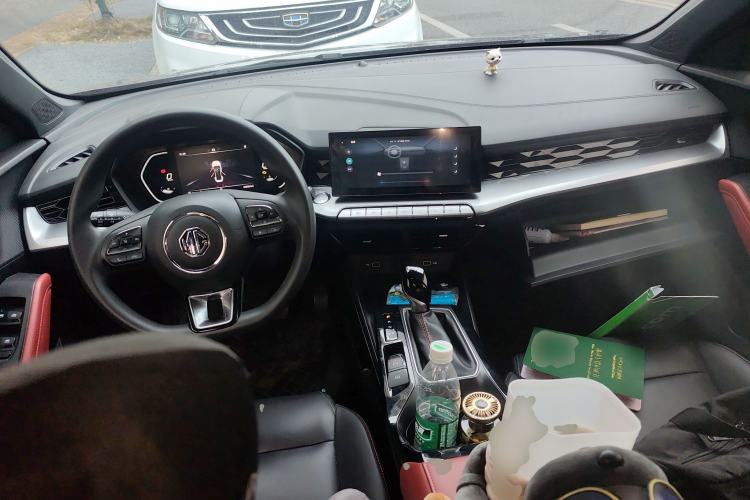 Used MG 5 2022 180 DVVT CVT Youth Luxury Edition
