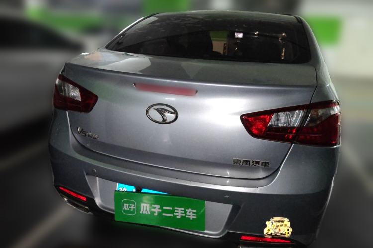 Used Soueast V5 Lingzhi 2012 1.5L Manual Comfort Edition Rear