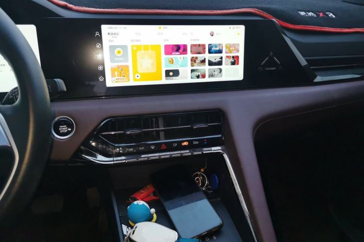 Used SOL X8 PLUS 2023 1.5 TGDI DCT Smart Home Edition 7-Seater
