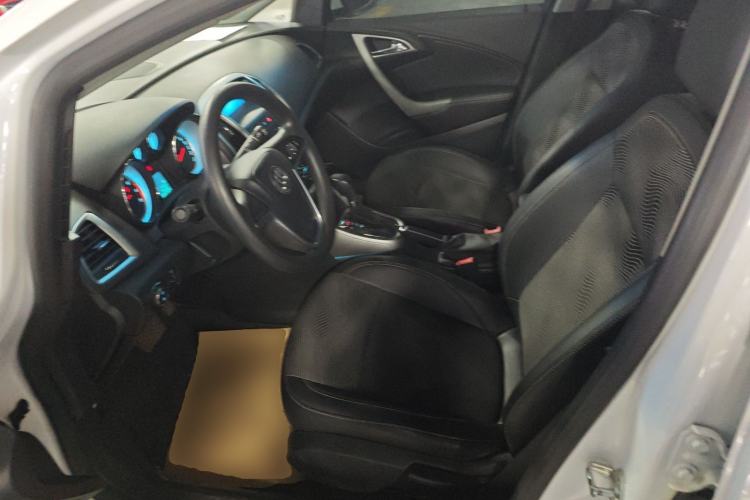 Used Buick GT 2014 XT 1.6L Automatic Fashion Edition Left Front Seat