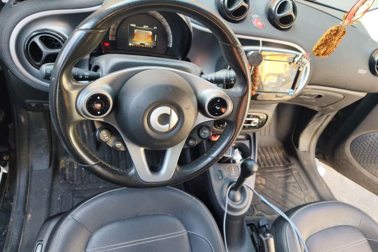 Used smart fortwo 2016 0.9T 66kW Hardtop Pioneer Edition
