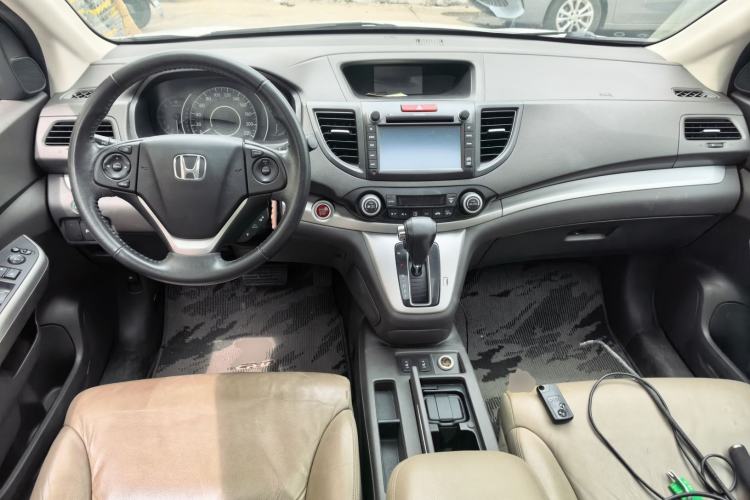 Used Honda CR-V 2012 2.4L four-wheel drive luxury version Center Console