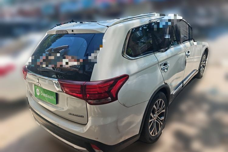 Used Mitsubishi Outlander 2016 2.4L 4x4 Luxury Edition 7-Seater
