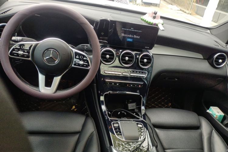 Used Mercedes-Benz GLC Coupe 2020 GLC 260 4MATIC Coupe SUV Center Console