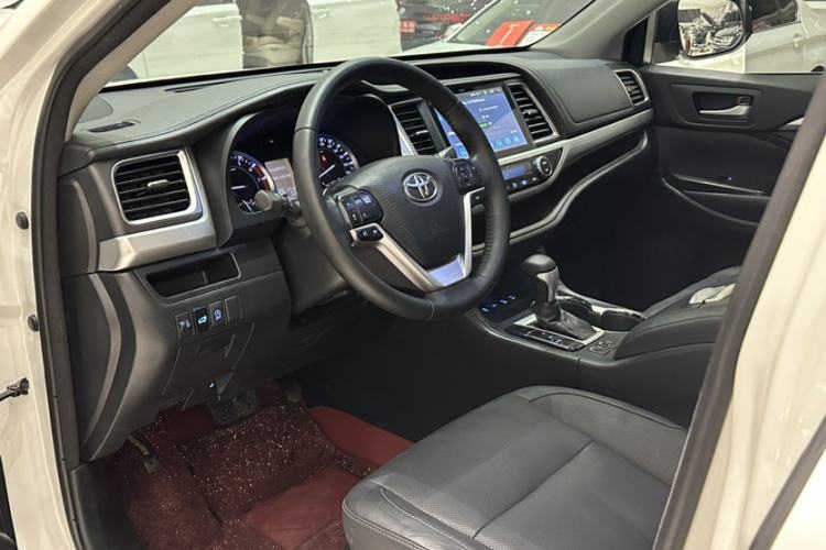 Used Toyota Highlander 2017 2.0T Four-Wheel Drive Luxury Edition 7 Seats